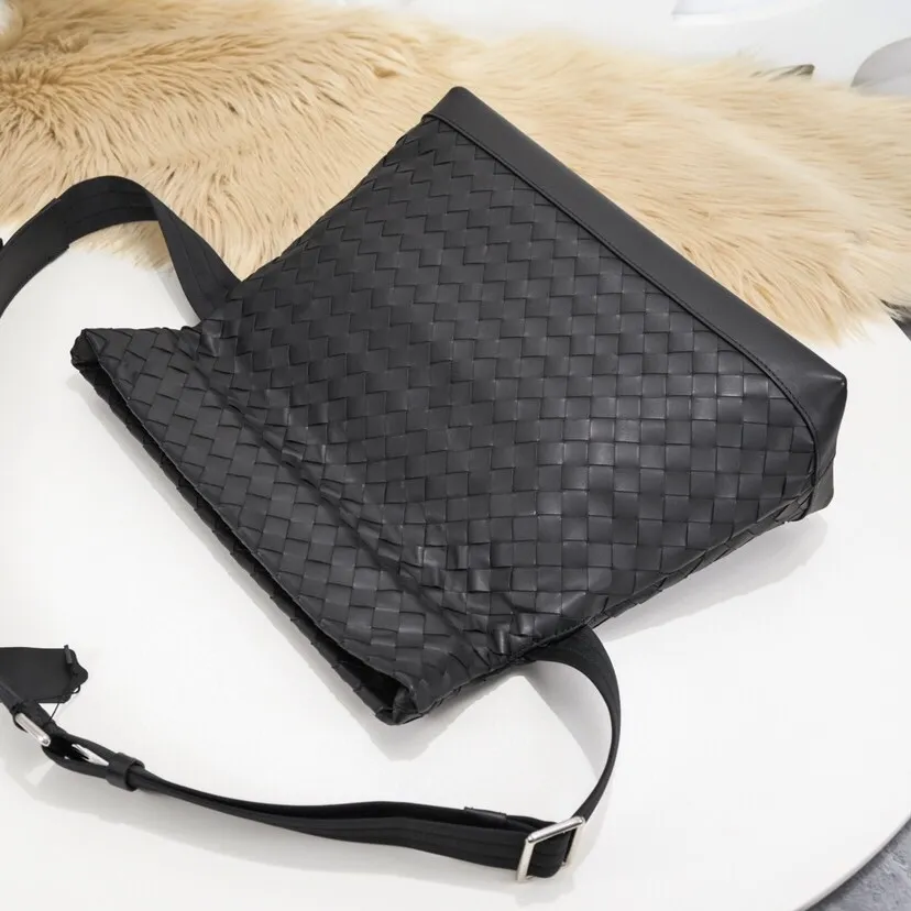 All categories 💚 Top version men’s bags 💚 BV 2024 new BV crossbody bag